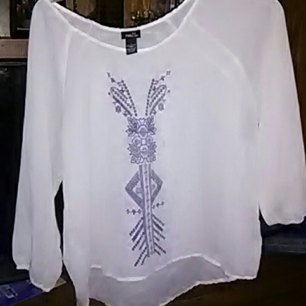 Gorgeous White blouse 😍✨